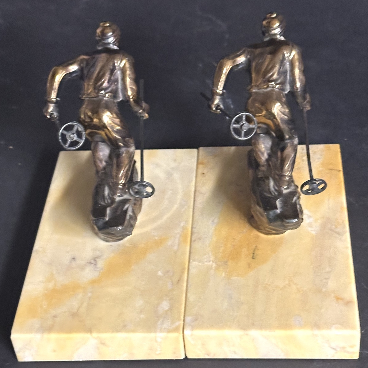 Paire de serres livres Skieurs Art Deco en très bon état ski montagne Alpes-photo-1