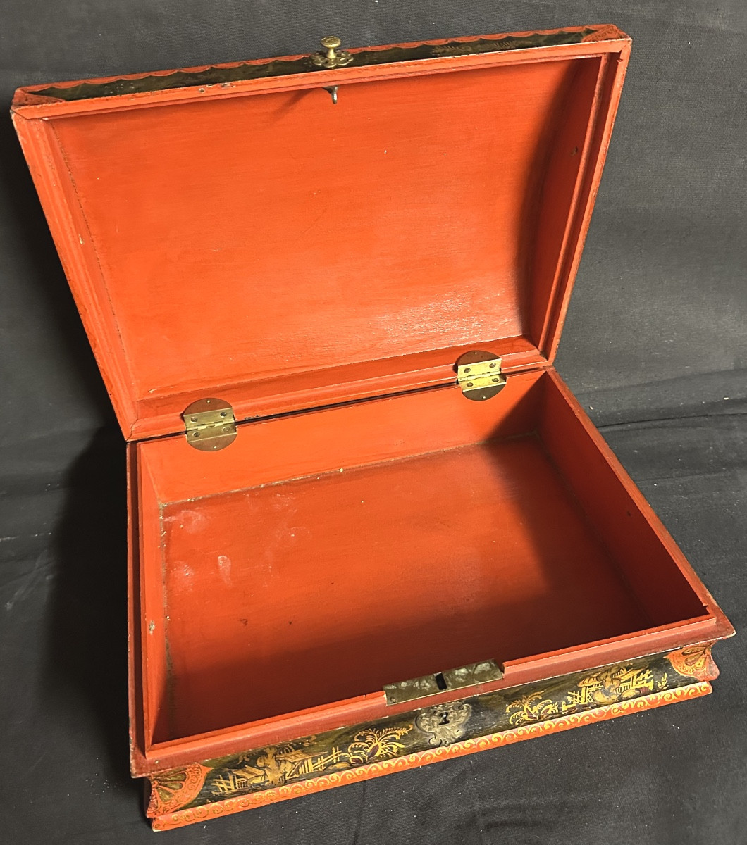 Curved Box In Red Lacquer Asian Decor Late 19th Century -photo-2