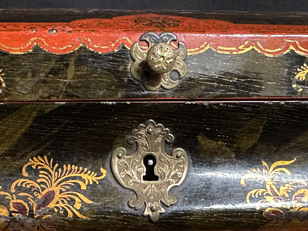 Curved Box In Red Lacquer Asian Decor Late 19th Century -photo-3