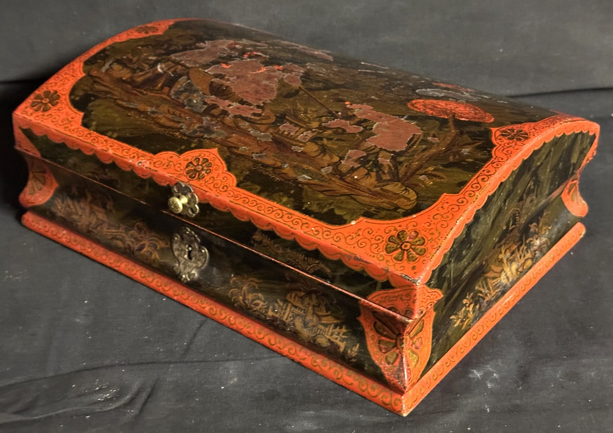 Curved Box In Red Lacquer Asian Decor Late 19th Century -photo-4