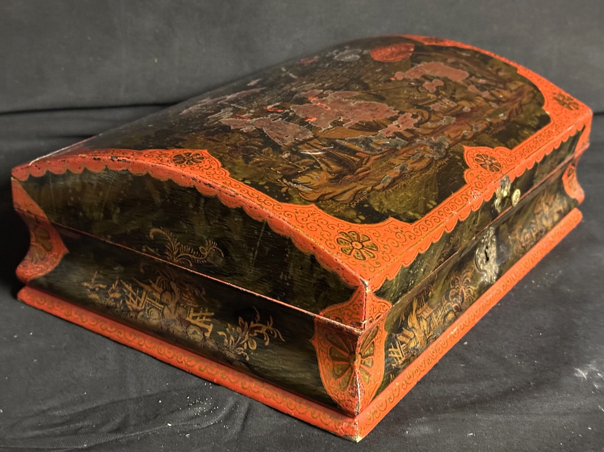 Curved Box In Red Lacquer Asian Decor Late 19th Century -photo-2