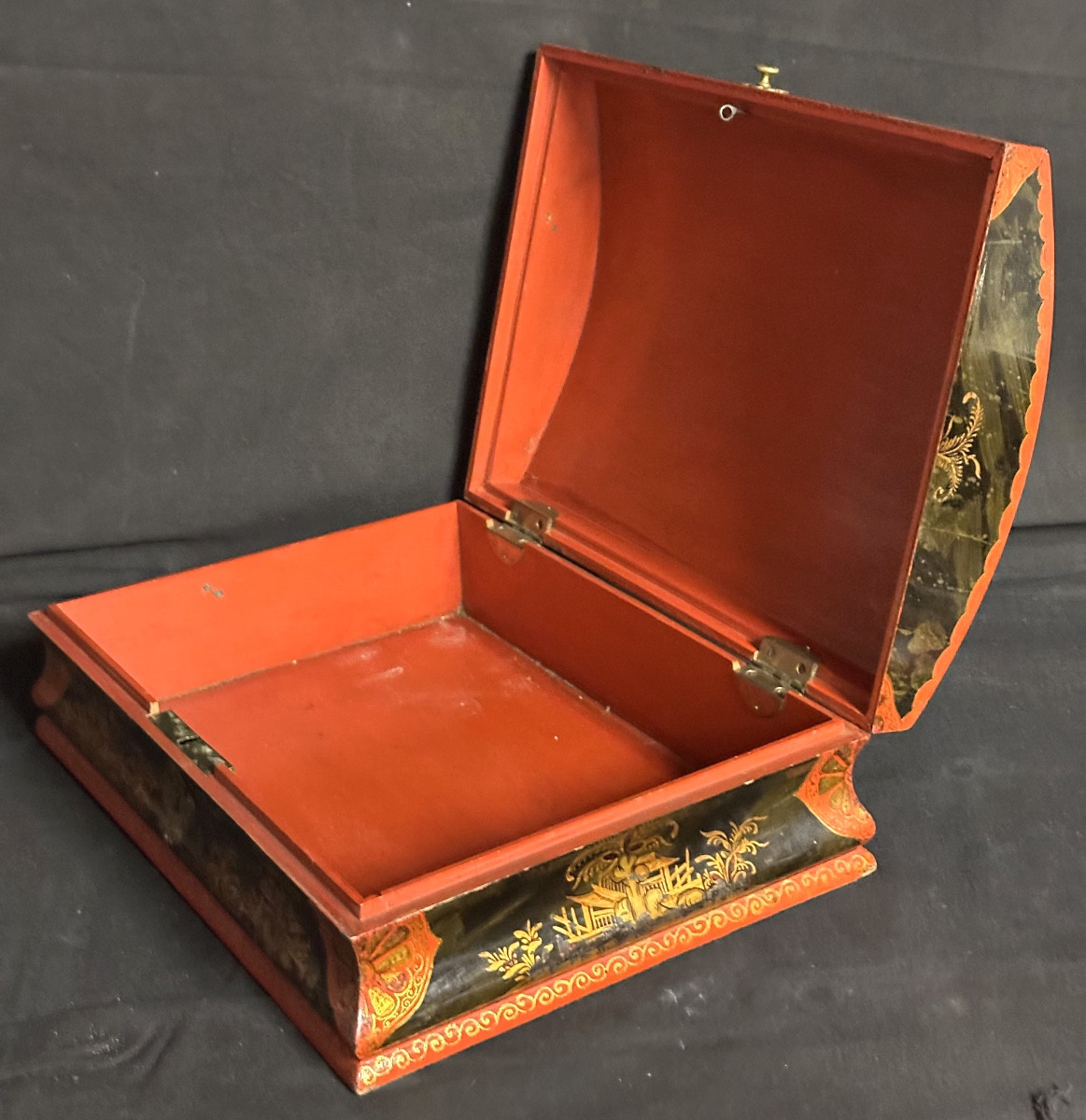 Curved Box In Red Lacquer Asian Decor Late 19th Century -photo-4
