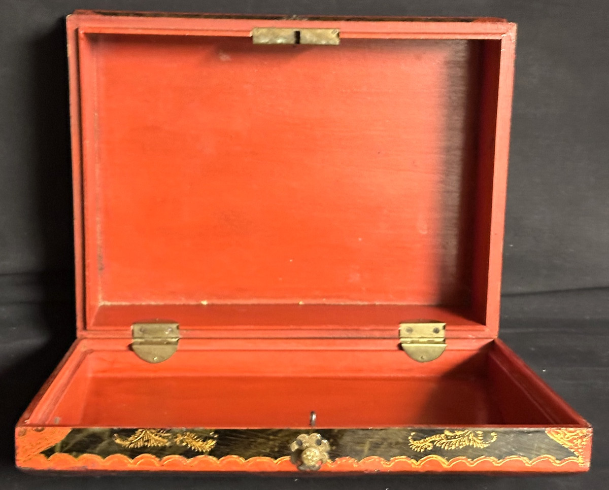 Curved Box In Red Lacquer Asian Decor Late 19th Century -photo-7