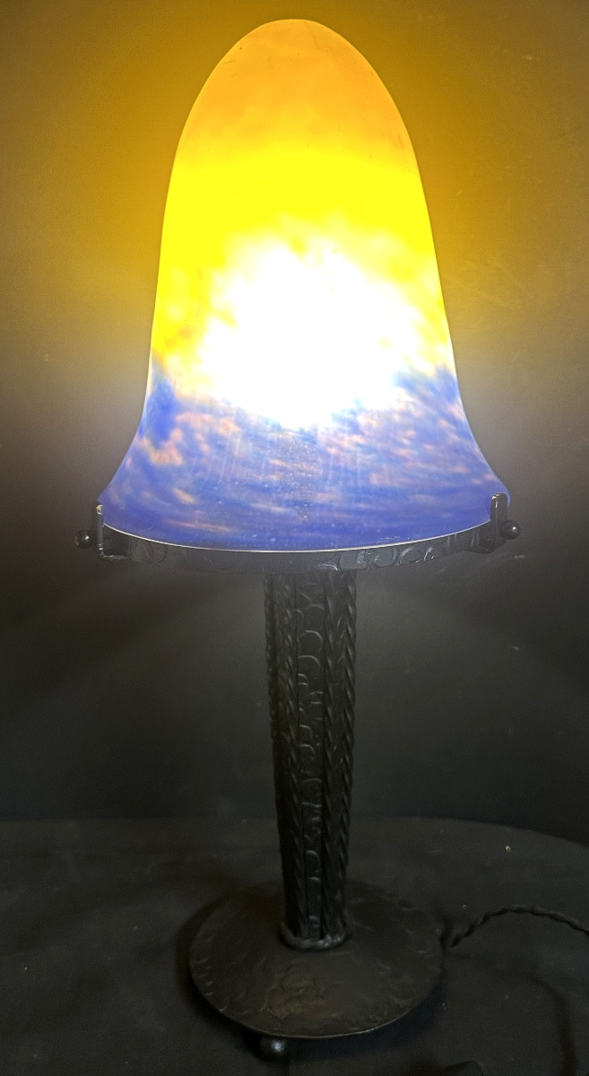 MULLER Frères Grande lampe obus 53 cm signée Pieds en fer forgé