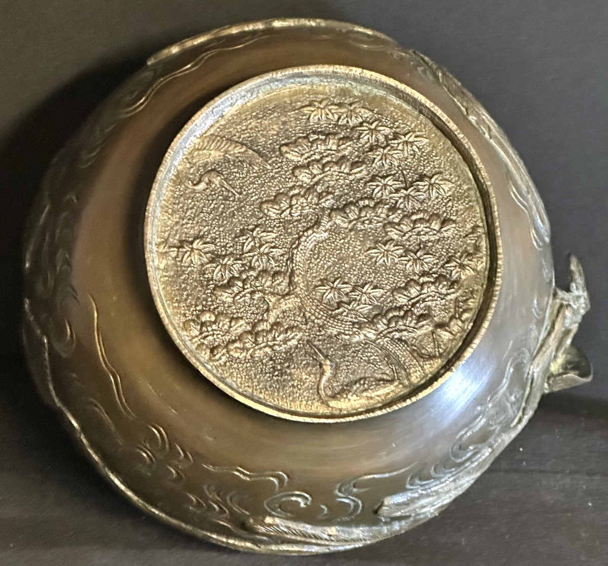 Japon XIXe Jardinière cache-pot en bronze décor d’oiseaux et de végétaux Vers 1890-photo-3