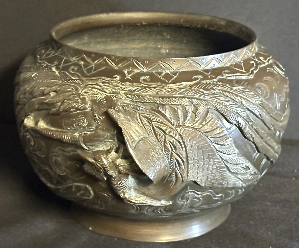 Japon XIXe Jardinière cache-pot en bronze décor d’oiseaux et de végétaux Vers 1890