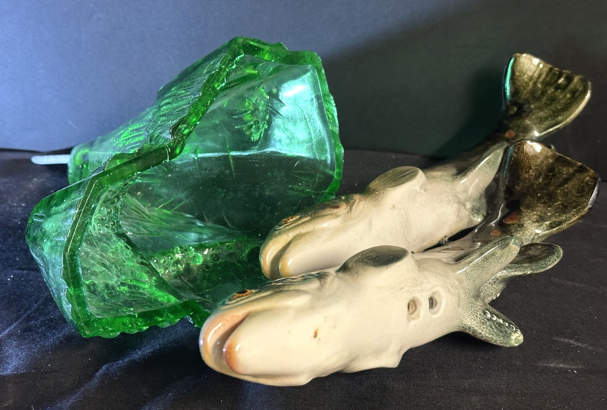 Raymond Gangloff 20th Century, 2 Signed Trout Figurines On Pedestals, Polychrome Earthenware On A Glass Base, 38 Cm-photo-1