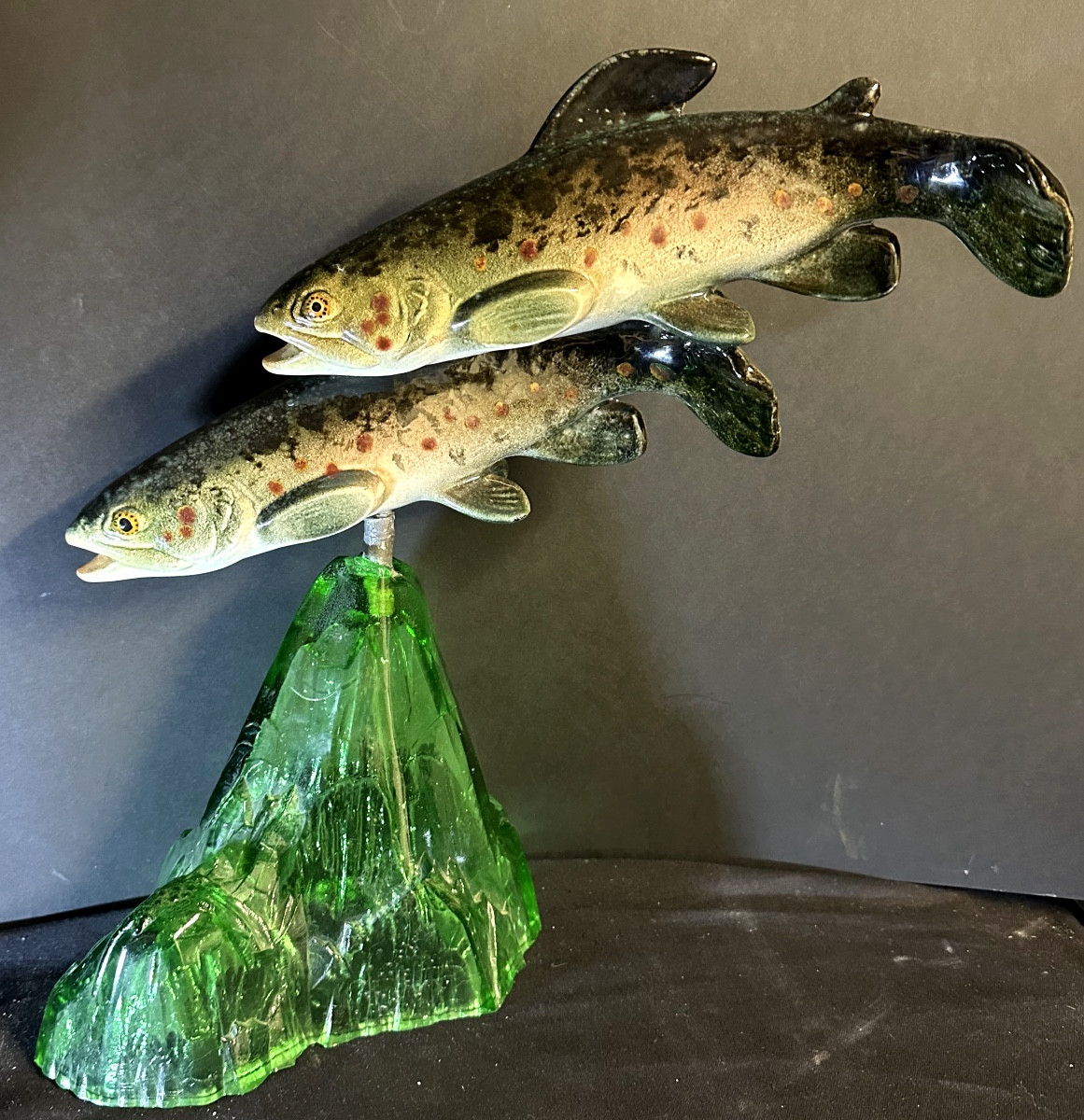 Raymond Gangloff 20th Century, 2 Signed Trout Figurines On Pedestals, Polychrome Earthenware On A Glass Base, 38 Cm