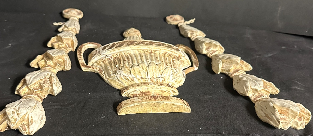 3 éléments Louis XVI XVIIIe en bois doré En forme d’urne et de feuilles sculptées-photo-3