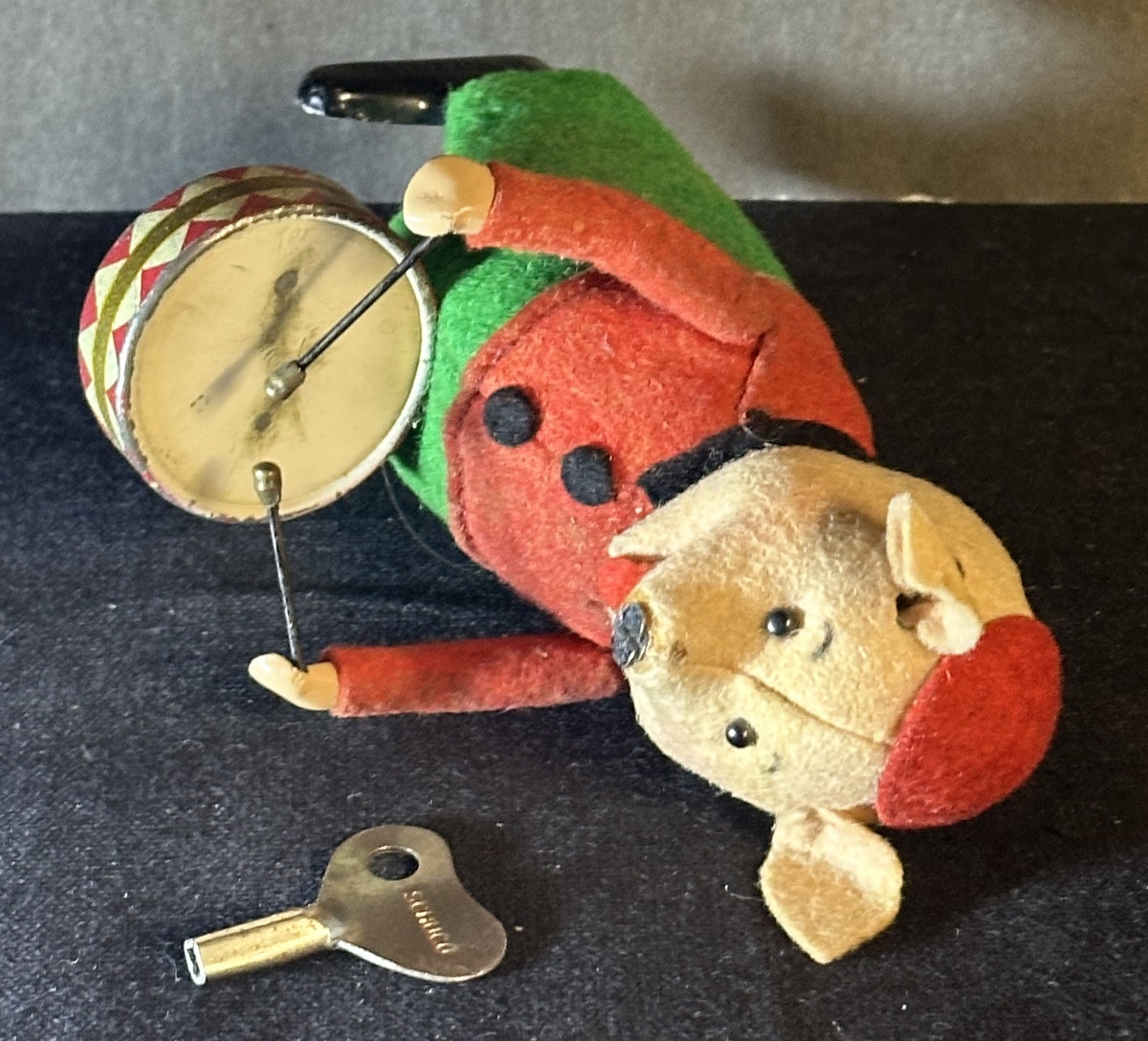 SCHUCO Rare Cochon mécanique au tambour avec sa clé d’origine Signé en très bon état d’usag-photo-5