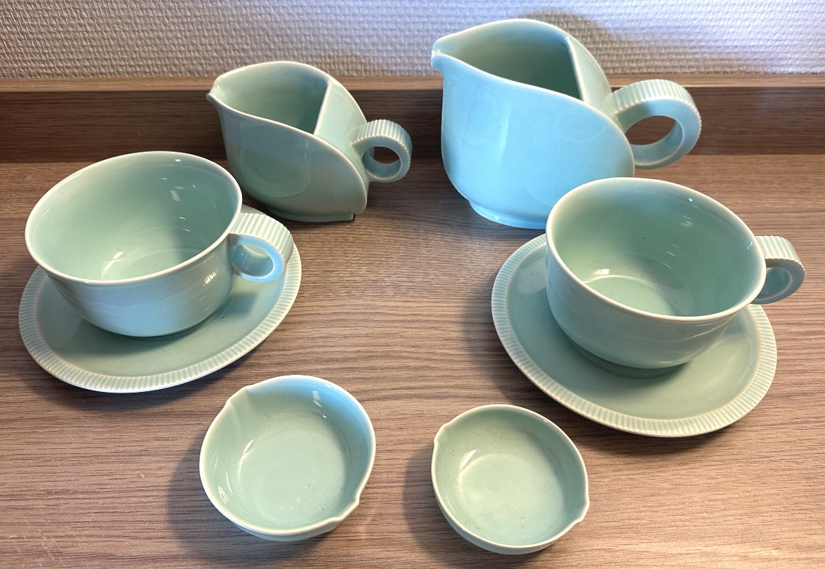 Robj Rare Art Deco Tea And Coffee Service, Circa 1930, In Fine Glazed Earthenware, Luxembourg. In Very Good Condition.