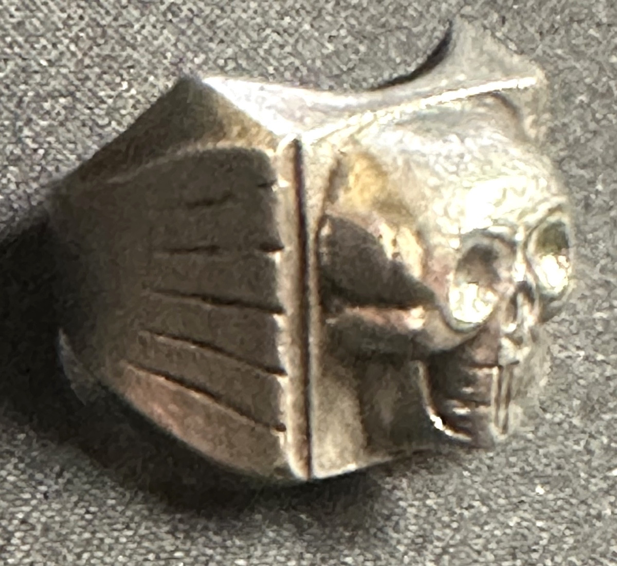 Antique Vanity Ring 1940 Memento Mori Silvered Bronze Skull Death's Head 61/62-photo-3