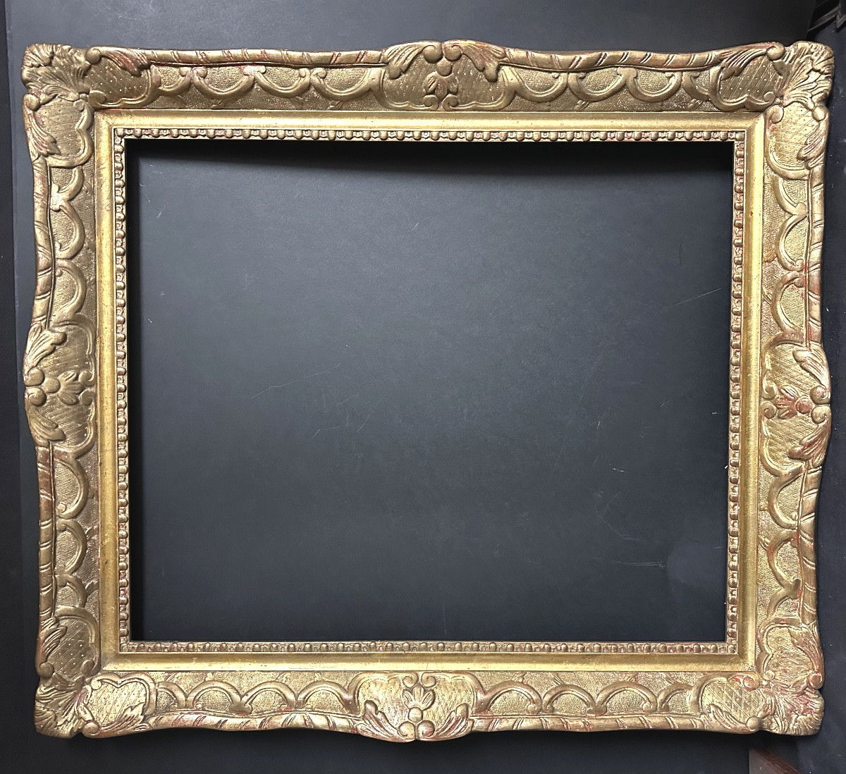 Antique Berain Frame In Wood And Gilded Stucco. In Very Good Condition. Regency Style. -photo-2