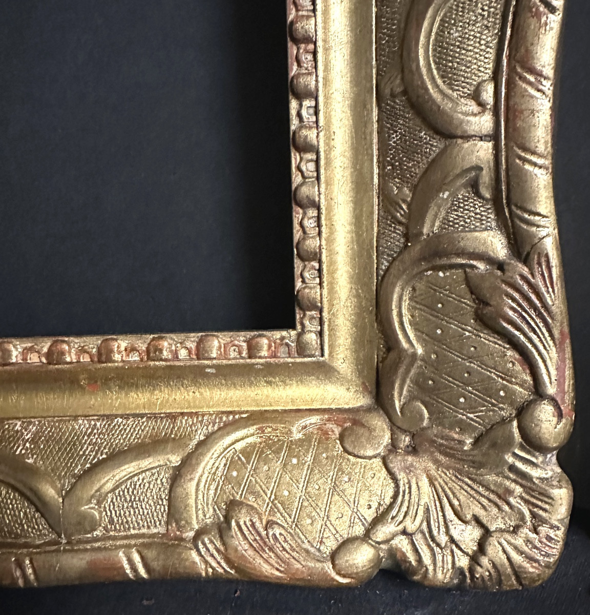 Antique Berain Frame In Wood And Gilded Stucco. In Very Good Condition. Regency Style. -photo-3