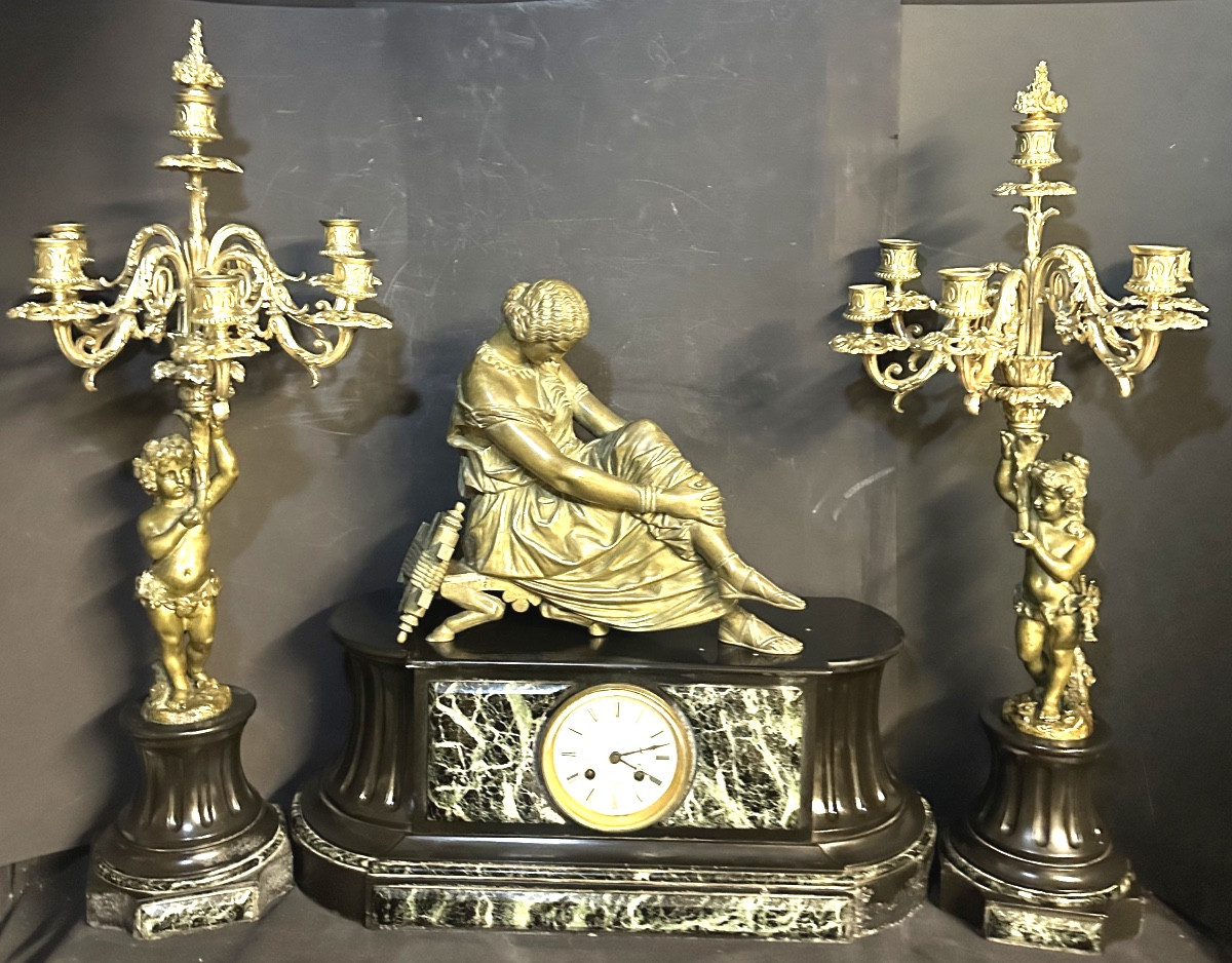 James PRADIER et SUSSE Importante garniture de cheminée XIXe bronze doré et marbre 