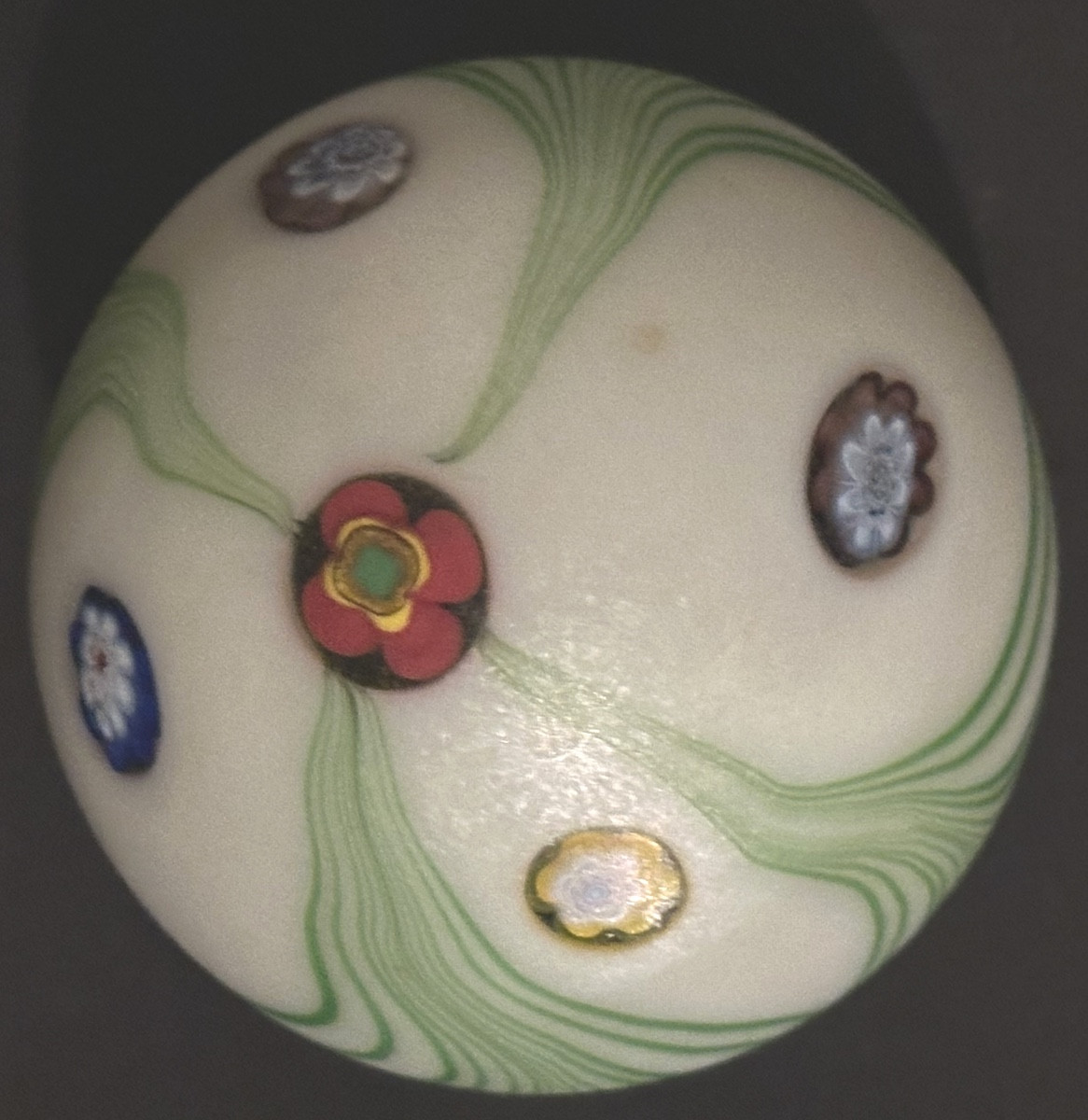 Paperweight Sulfur-lined Opaline Pearly Combed Uranium, Feather Filigree Motif And Candies -photo-2