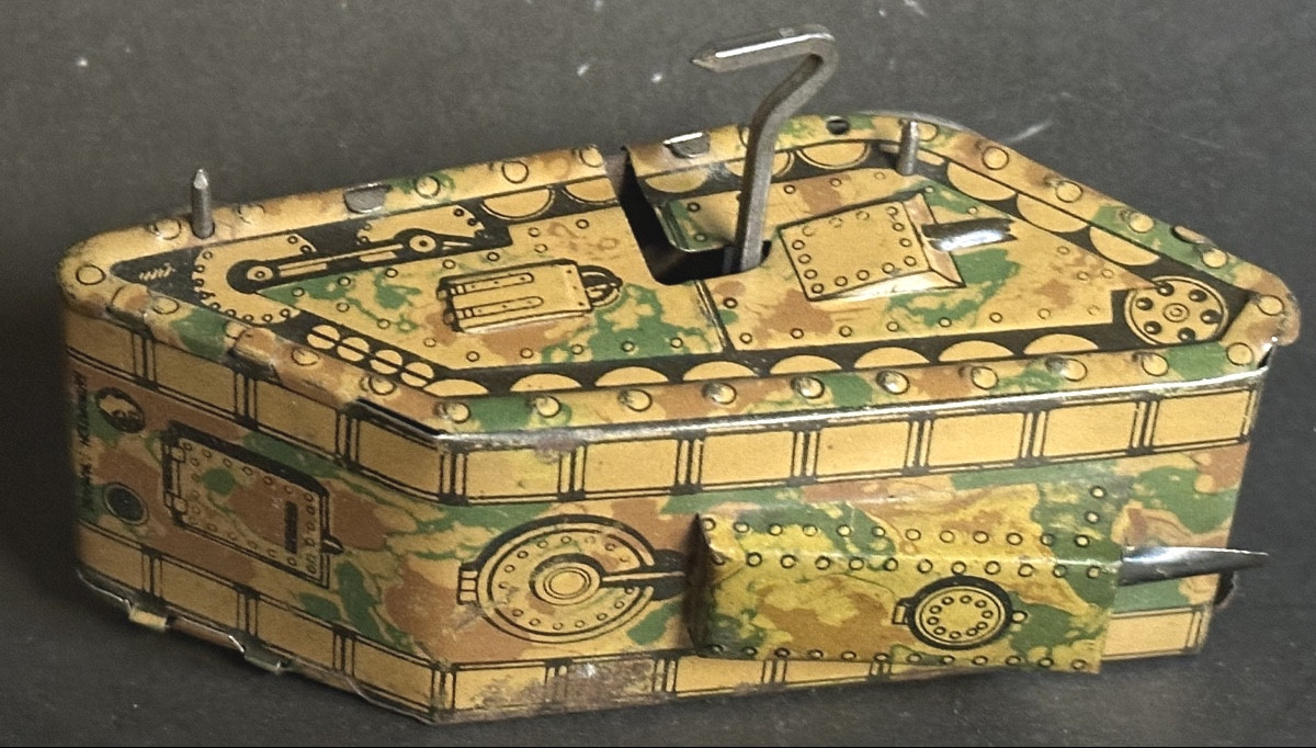 Vintage Memo Mechanical Toy British Mk4 Tank In Lithographed Tinplate. Collectible /1-photo-3