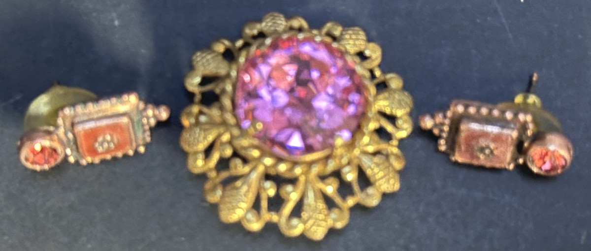 Antique Brooch And Earrings Set In A Case Pink Crystal With Gold Mounts.-photo-4