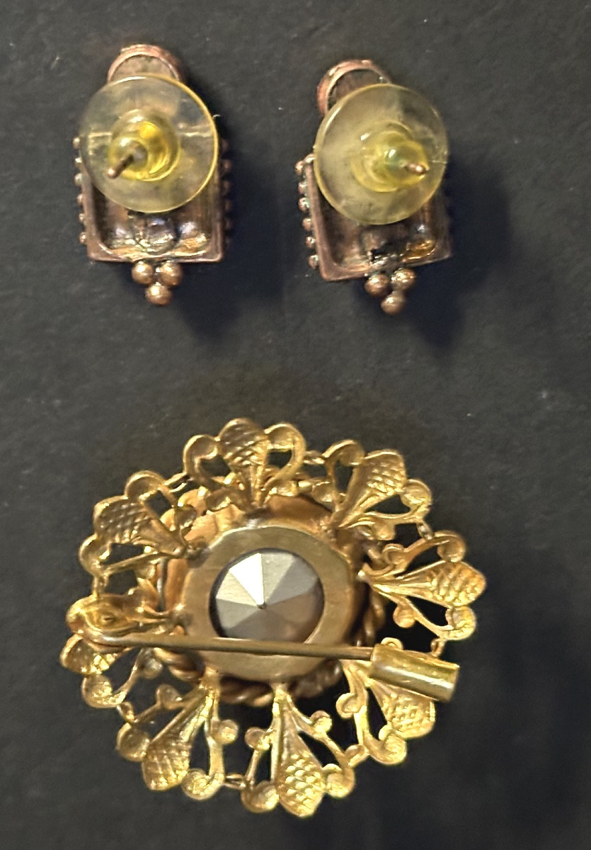Antique Brooch And Earrings Set In A Case Pink Crystal With Gold Mounts.-photo-1