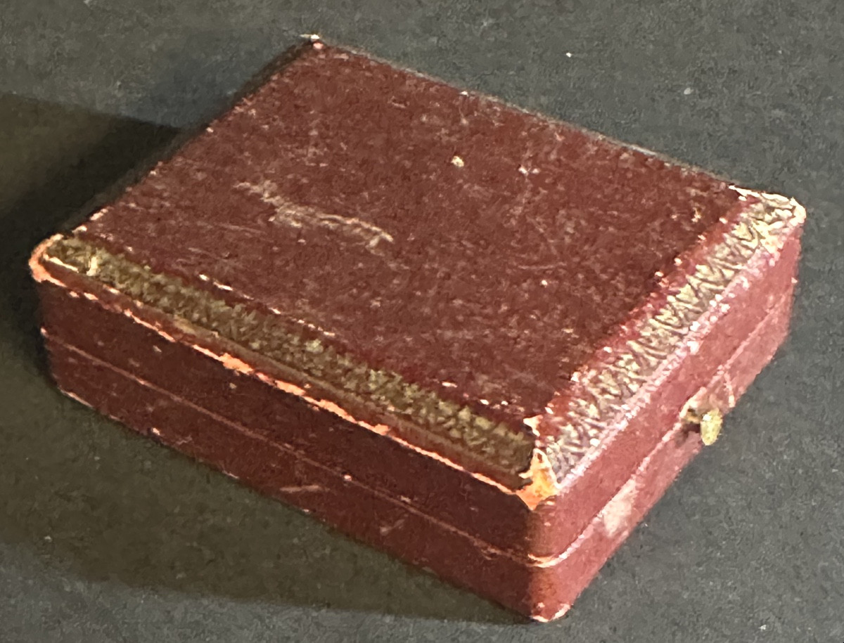 Antique Brooch And Earrings Set In A Case Pink Crystal With Gold Mounts.-photo-4