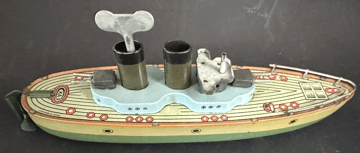 Jouet canonnière allemande mécanique CKA avec clé en tôle lithographiée et peinte /4