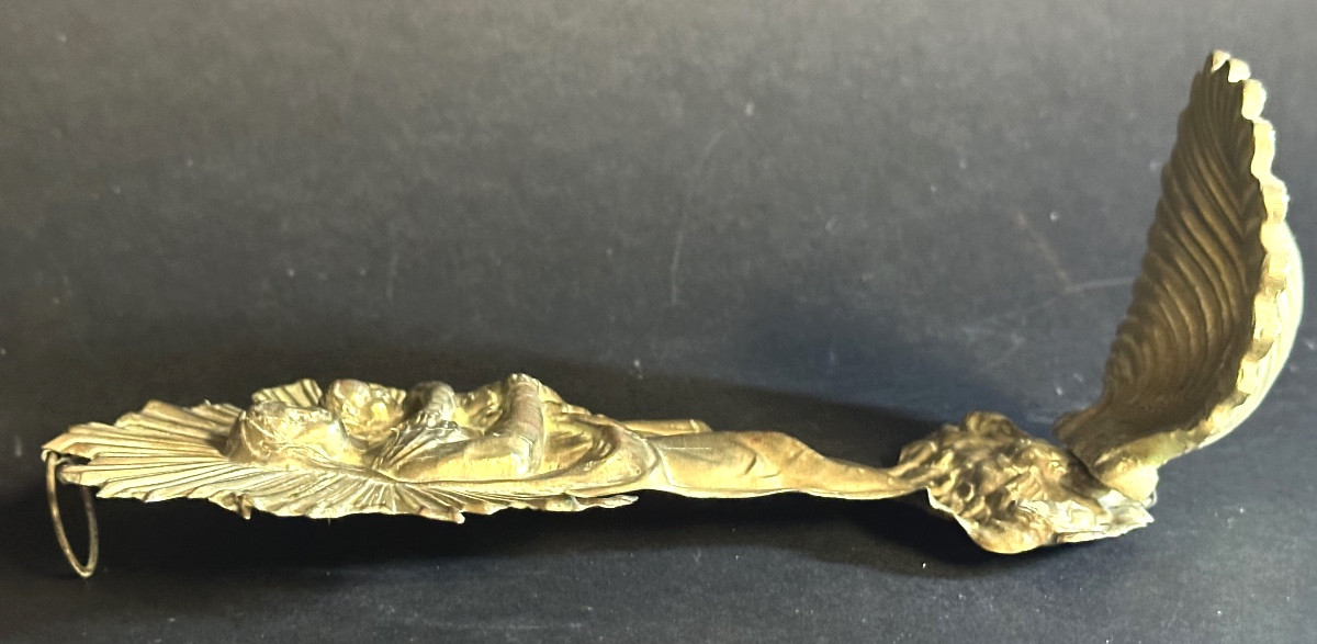 Ancien bénitier XIXe en bronze et laiton Vierge Marie Jésus et anges -photo-2