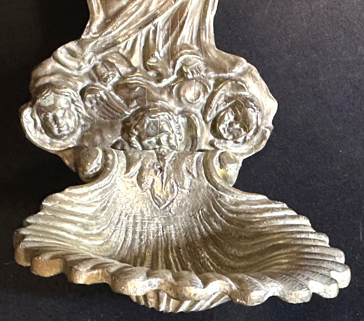 Ancien bénitier XIXe en bronze et laiton Vierge Marie Jésus et anges -photo-1