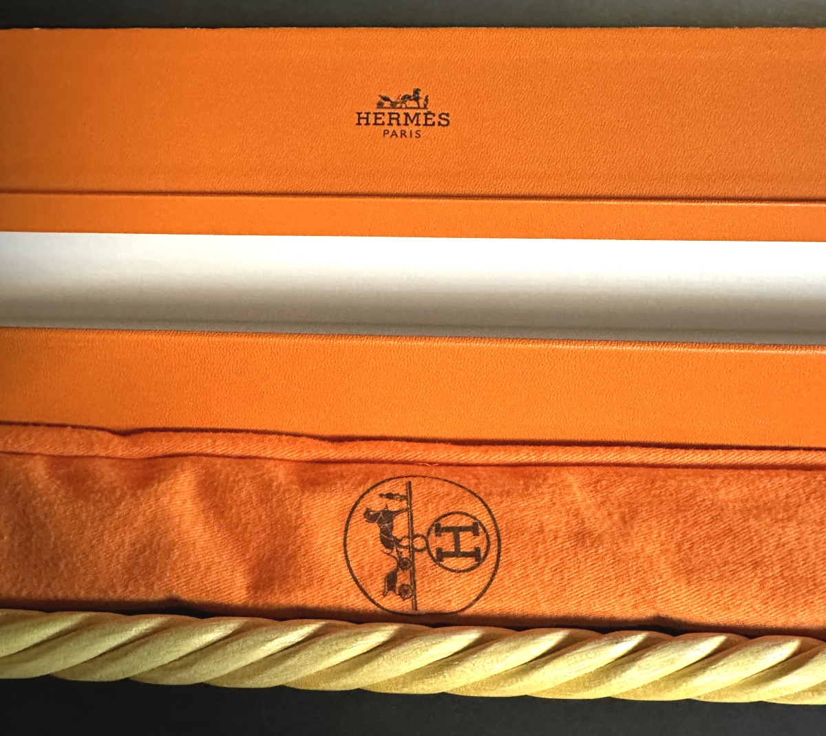 Hermès Soft Leather And Hackberry Riding Crop. Like New Condition In Its Original Box And Cover.-photo-2