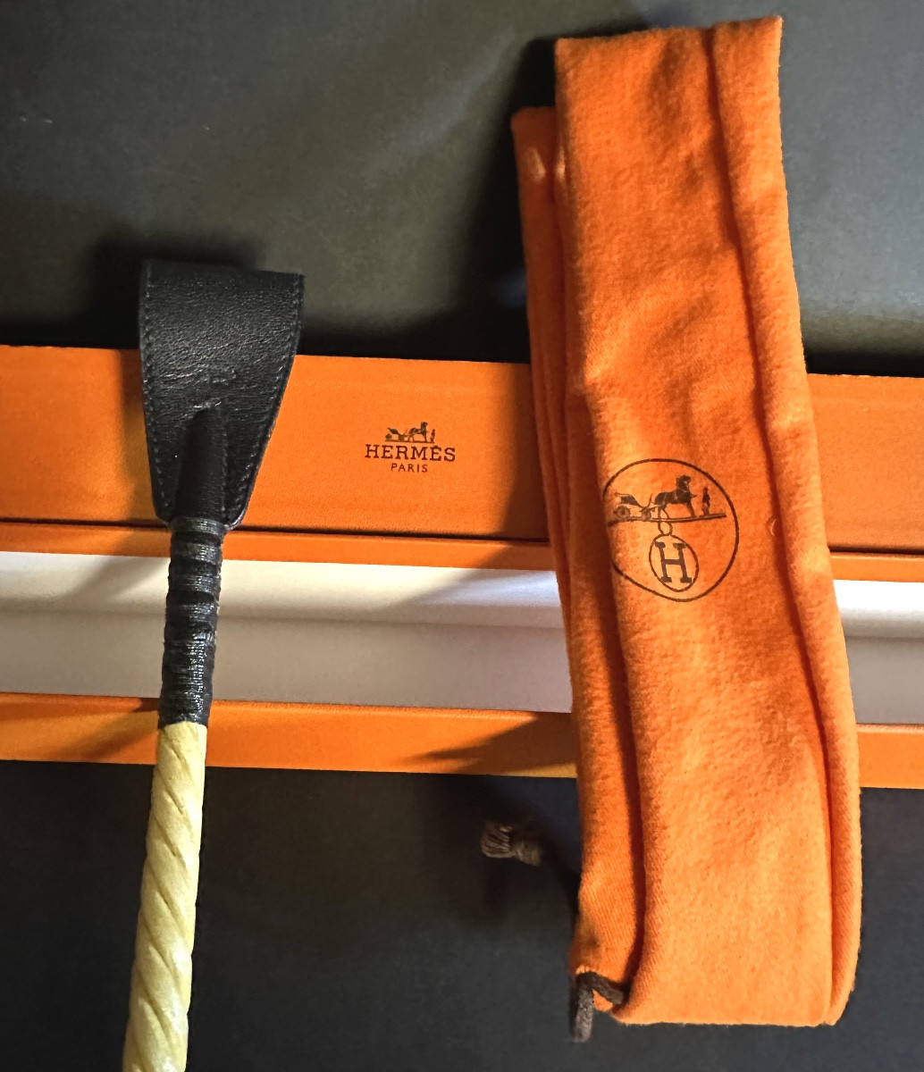 Hermès Soft Leather And Hackberry Riding Crop. Like New Condition In Its Original Box And Cover.-photo-3