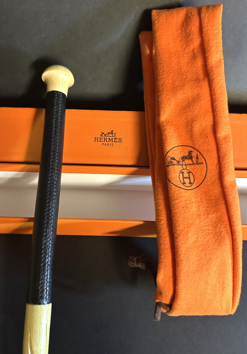 Hermès Soft Leather And Hackberry Riding Crop. Like New Condition In Its Original Box And Cover.-photo-1