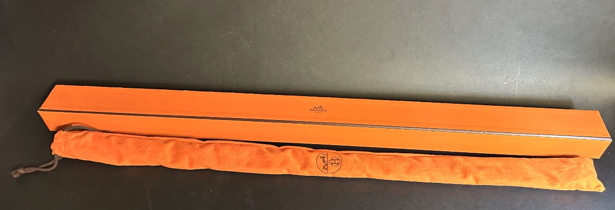 Hermès Soft Leather And Hackberry Riding Crop. Like New Condition In Its Original Box And Cover.-photo-3