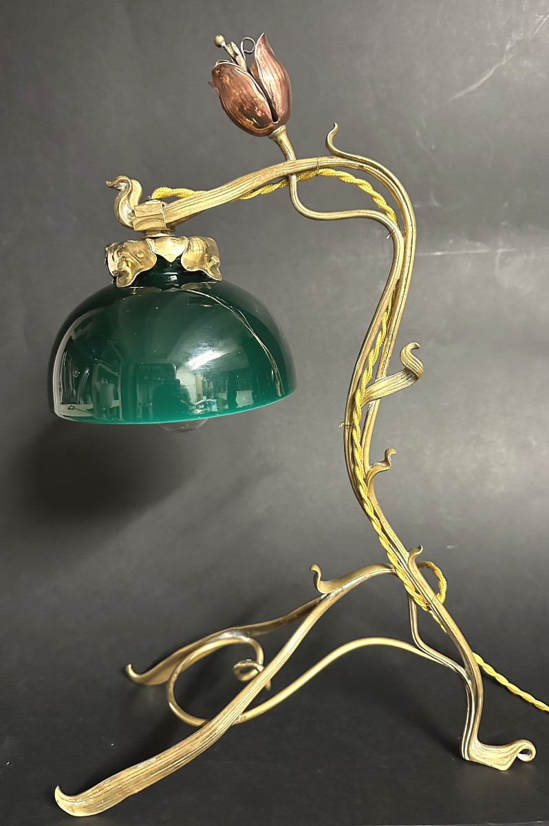 Rare Art Nouveau Lamp Circa 1900 In Bronze And Opaline Glass, 46cm, With A Flower Bud, In Very Good Condition. -photo-2