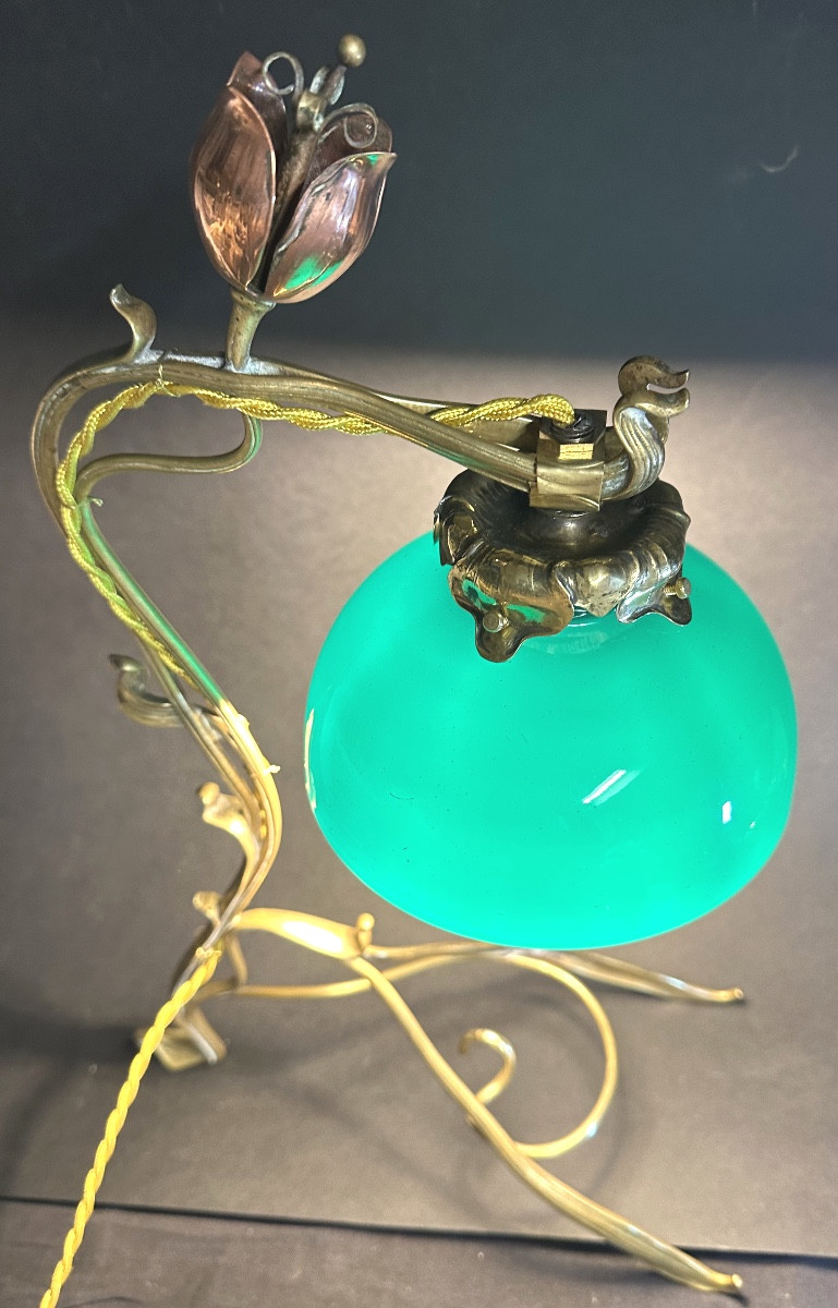 Rare Art Nouveau Lamp Circa 1900 In Bronze And Opaline Glass, 46cm, With A Flower Bud, In Very Good Condition. -photo-4