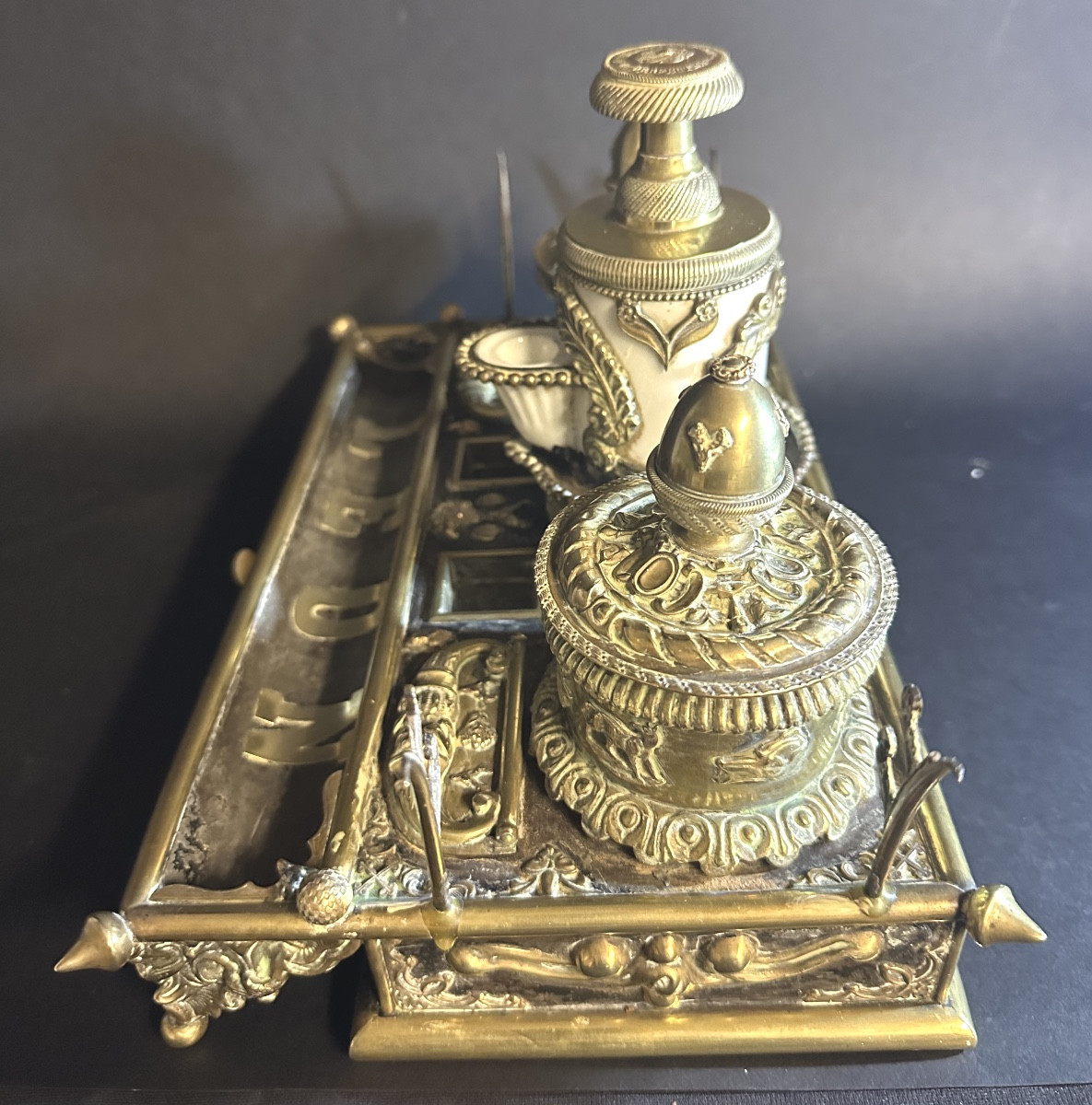 Rare encrier XIXe bronze et porcelaine LEON sur roulettes ensemble de bureau-photo-3