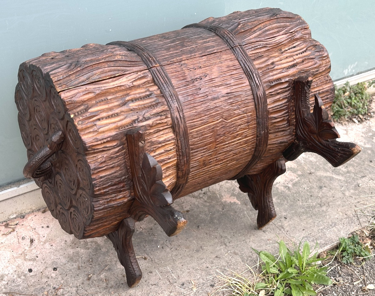 Forêt Noire Coffre à bois Suisse en bois sculpté 19e en trompe-l’œil bar ou range fagot Brienz -photo-2