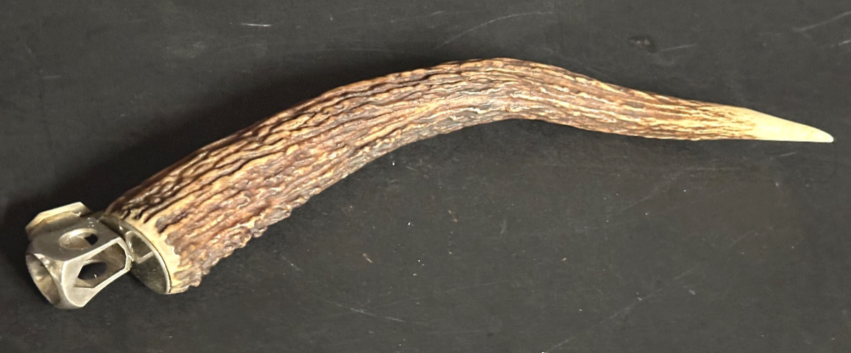COUPE CIGARE signé en andouiller et acier Style Forêt-Noire corne de cerf 27 cm