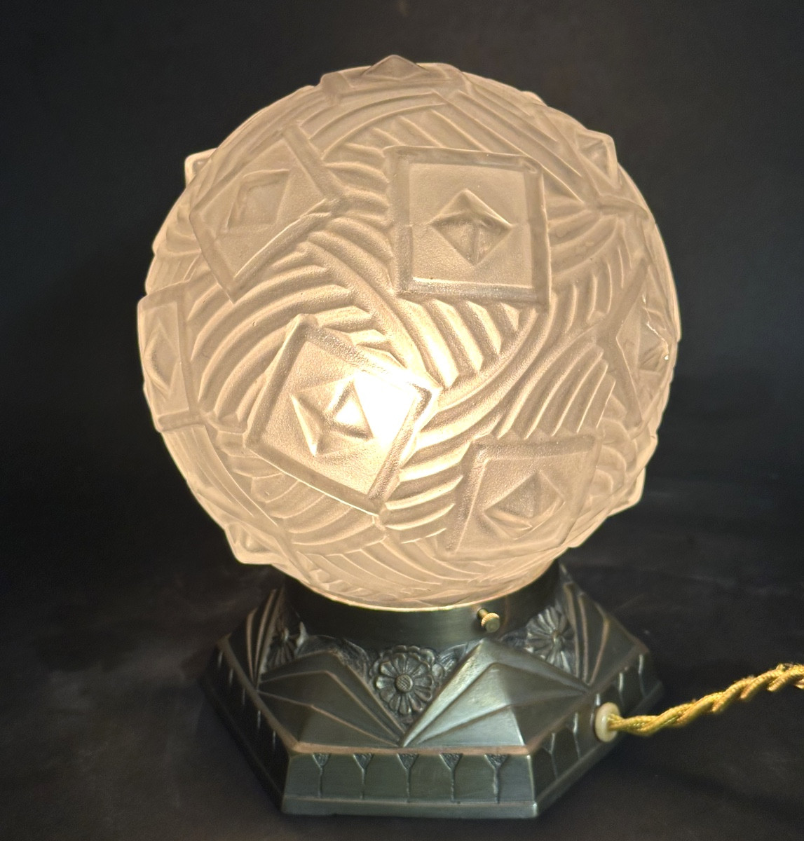 Art Deco Table Lamp, 1930, Molded Pressed Glass And Nickel-plated Bronze -photo-3