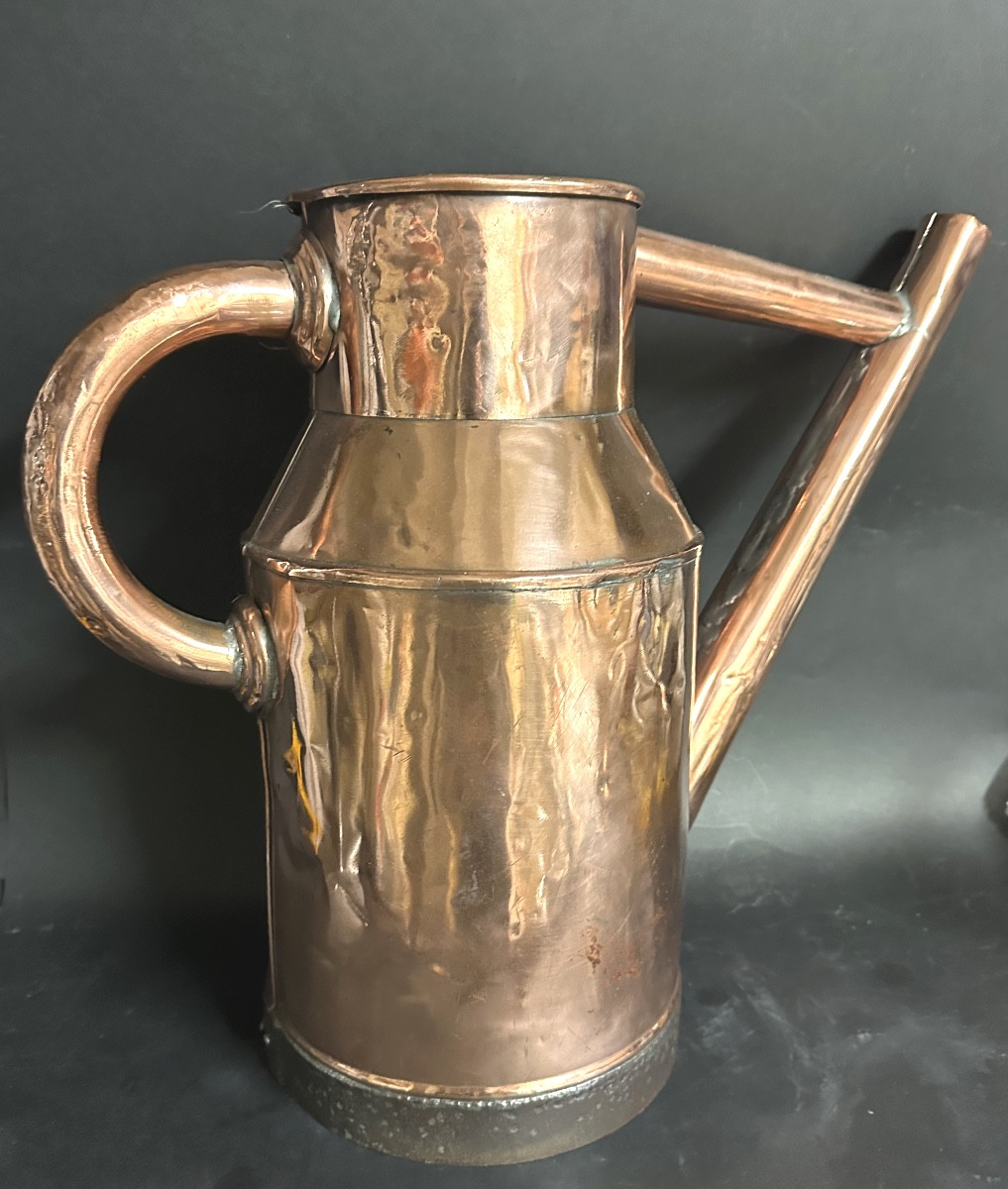 Antique 19th-century Copper Gardener's Watering Can In Very Good Condition.