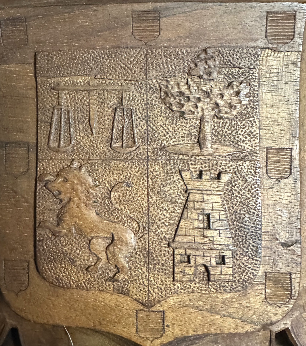 Aubenas Ardèche Fronton XIXe sculpté blason et griffons ailés 78cm 07 -photo-3