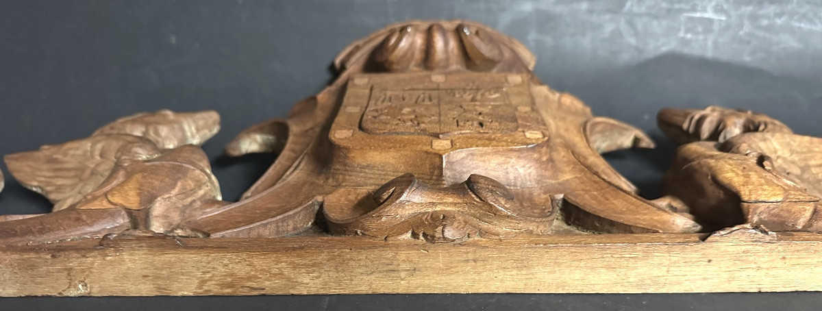 Aubenas Ardèche Fronton XIXe sculpté blason et griffons ailés 78cm 07 -photo-2