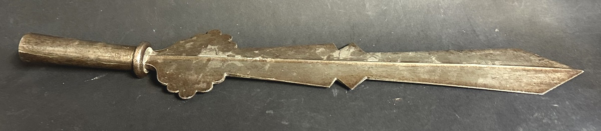 Ancienne pointe de hallebarde ou pertusiane XIXe ou avant 55cm arme en fer forgé-photo-2