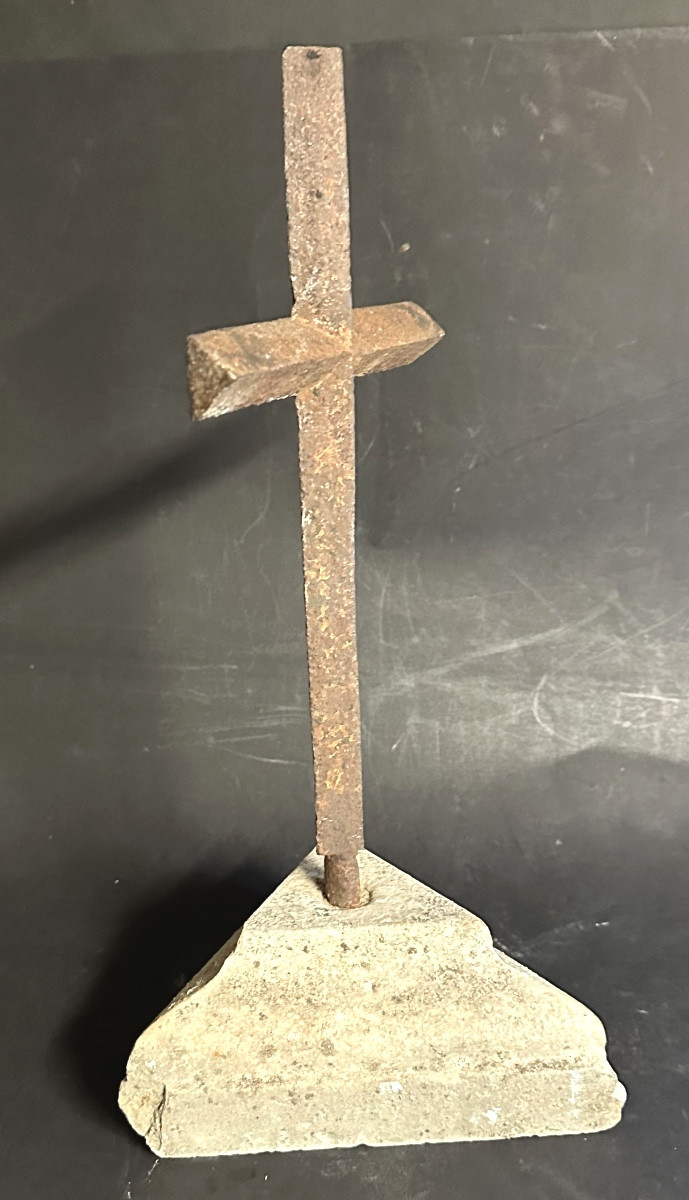 Rare 18th-century Wrought Iron Cross On Its Stone Base, 39cm Calvary-photo-2