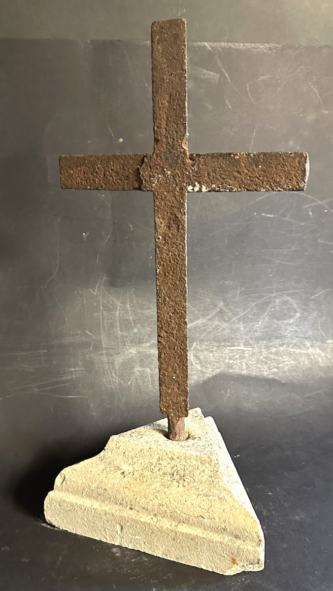 Rare 18th-century Wrought Iron Cross On Its Stone Base, 39cm Calvary-photo-3