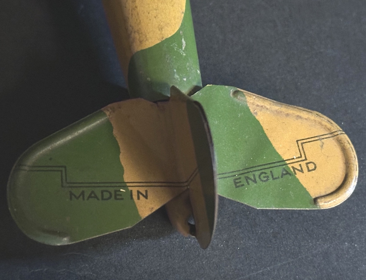Wells Brimtoy Lithographed Tinplate Airplane With Key Made In England Very Good Condition /19-photo-3