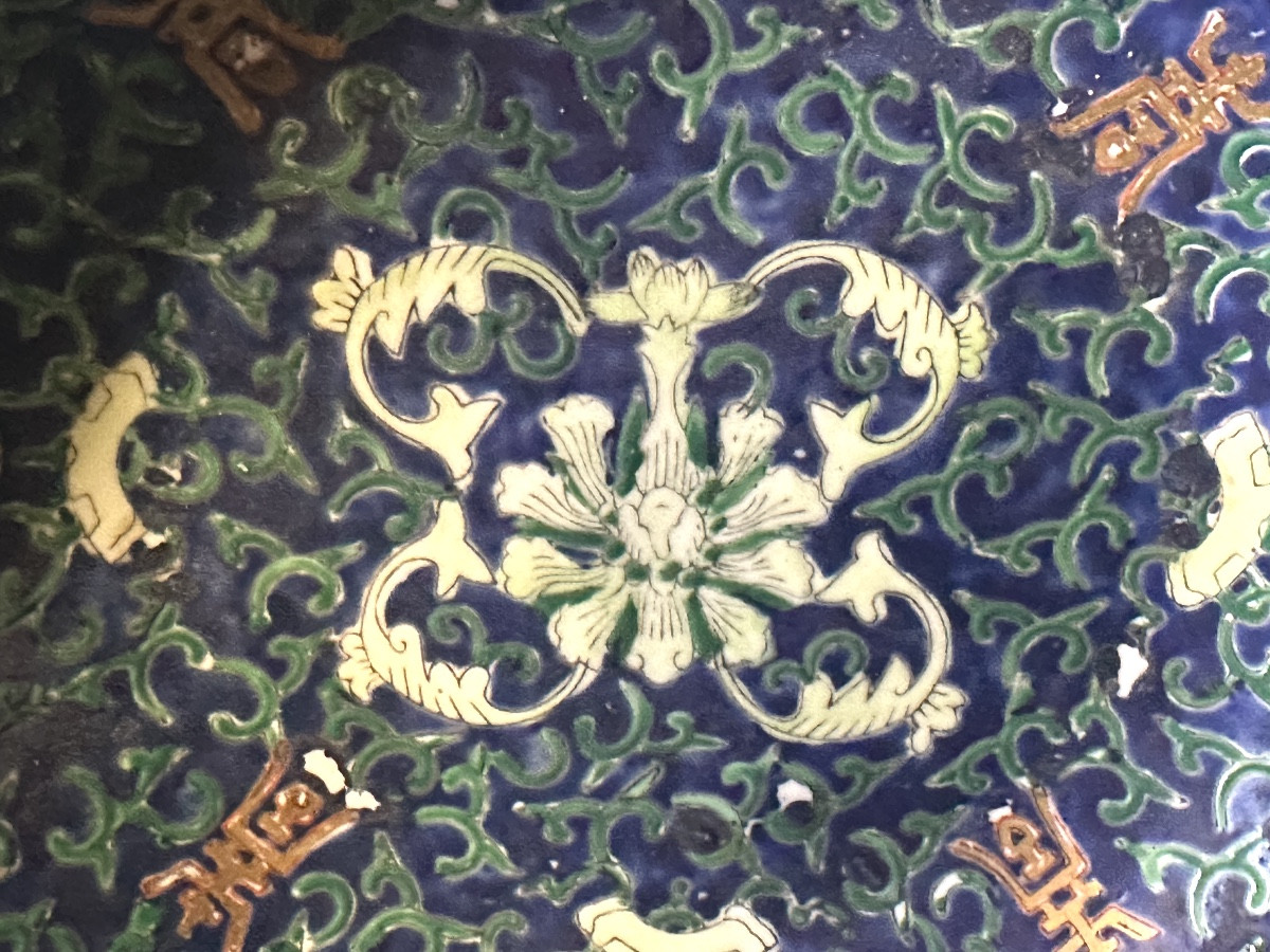 Chine Ancien plat creux signé assiette en porcelaine émaillée Décor chauve-souris et idéogramme-photo-3