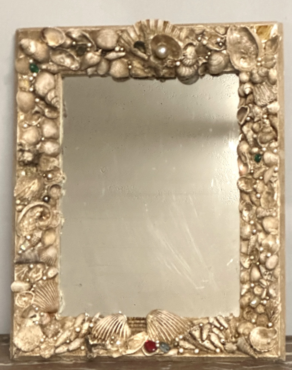 Antique Mirror With Seashells And Rhinestones. A Curiosity From Around 1950, In Good Condition.
