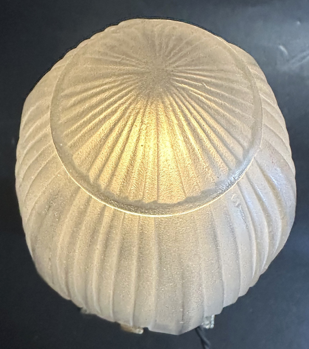 Lampe Art Deco 1930 en fer forgé et verre pressé 27cm en très bon état-photo-3