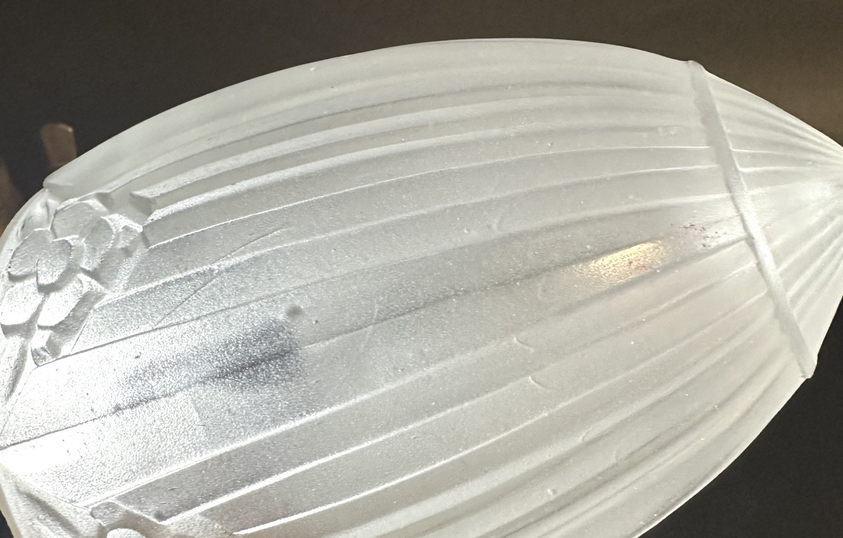 Lampe Art Deco 1930 en fer forgé et verre pressé 27cm en très bon état-photo-3