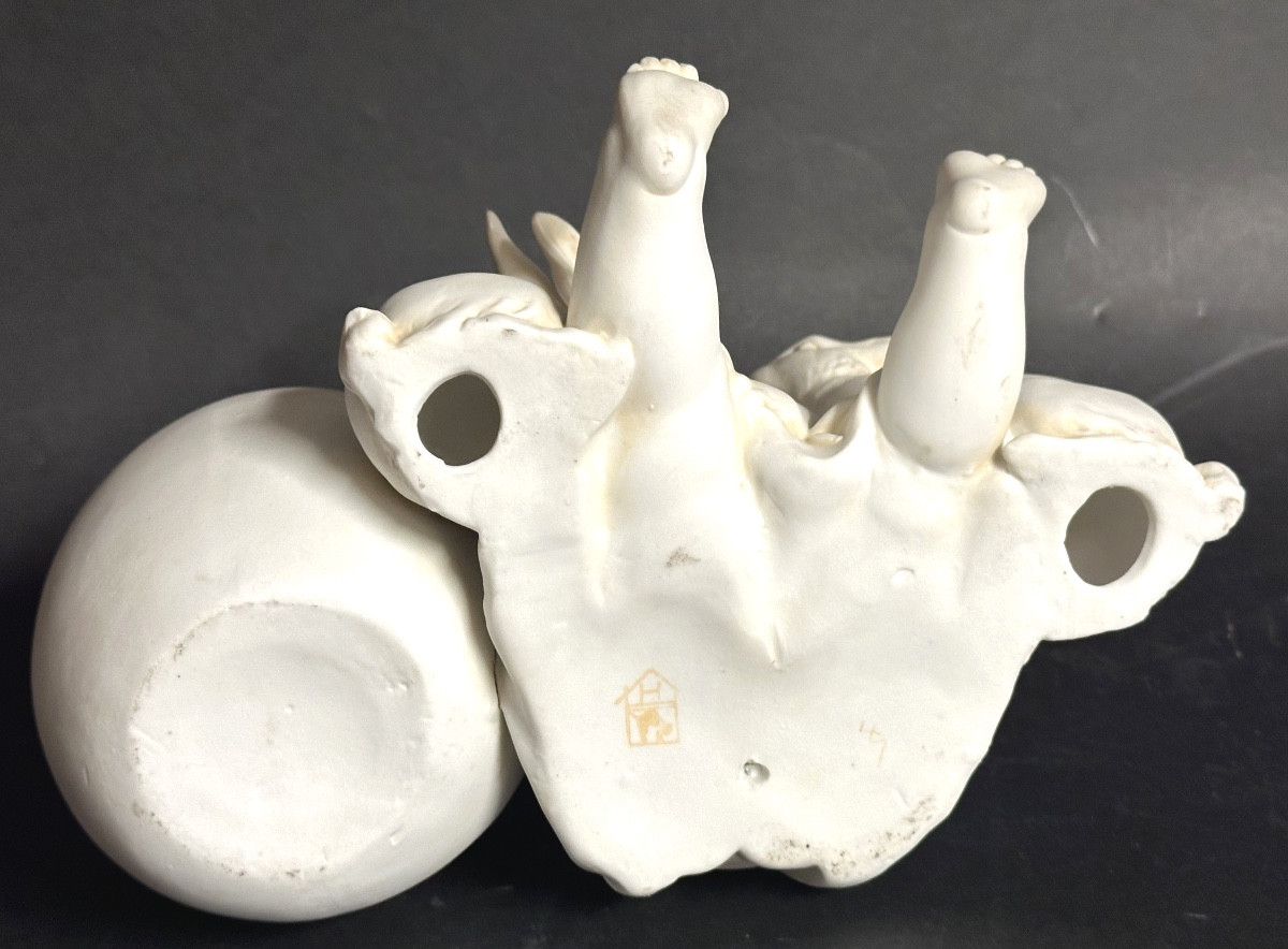 Biscuit de porcelaine Enfant au lapin et œuf de Pâques Hertwig & Co 1920-photo-2