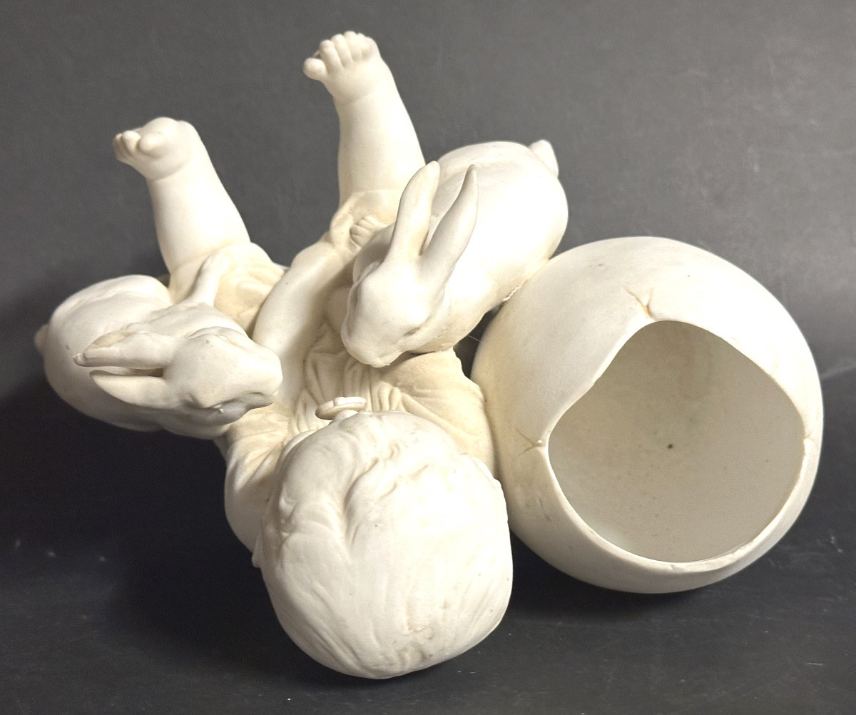 Biscuit de porcelaine Enfant au lapin et œuf de Pâques Hertwig & Co 1920-photo-4
